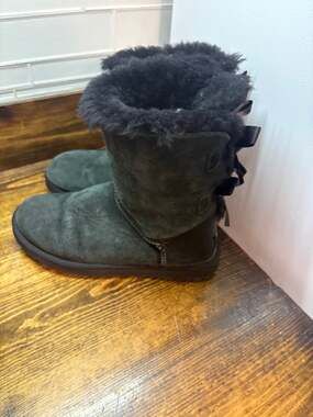 Uggs black Bailey bow boots size 6
